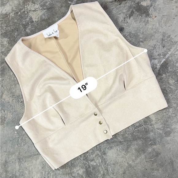 Sadie & Saige Chic Beige Buttoned Vest - Picture 7 of 7